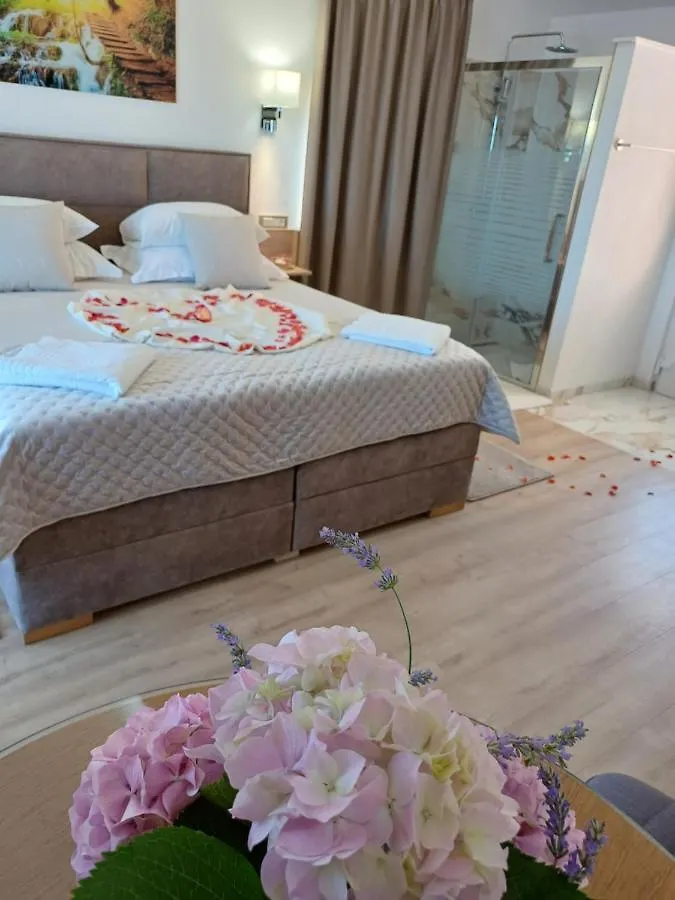 Delux Soba Sa Pogledom Na More, Hidromasaznom Kadom I Balkonom Trogir 0*,