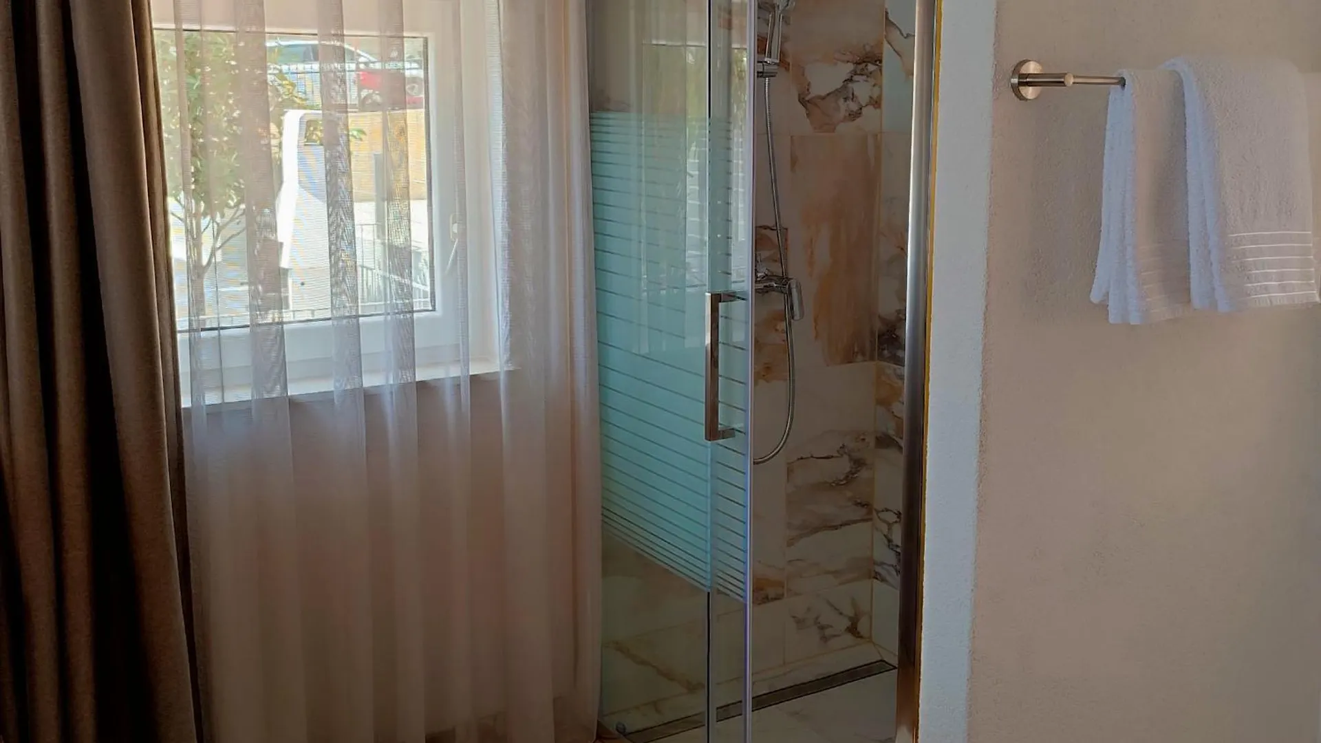 Apartment Delux Soba Sa Pogledom Na More, Hidromasaznom Kadom I Balkonom Trogir