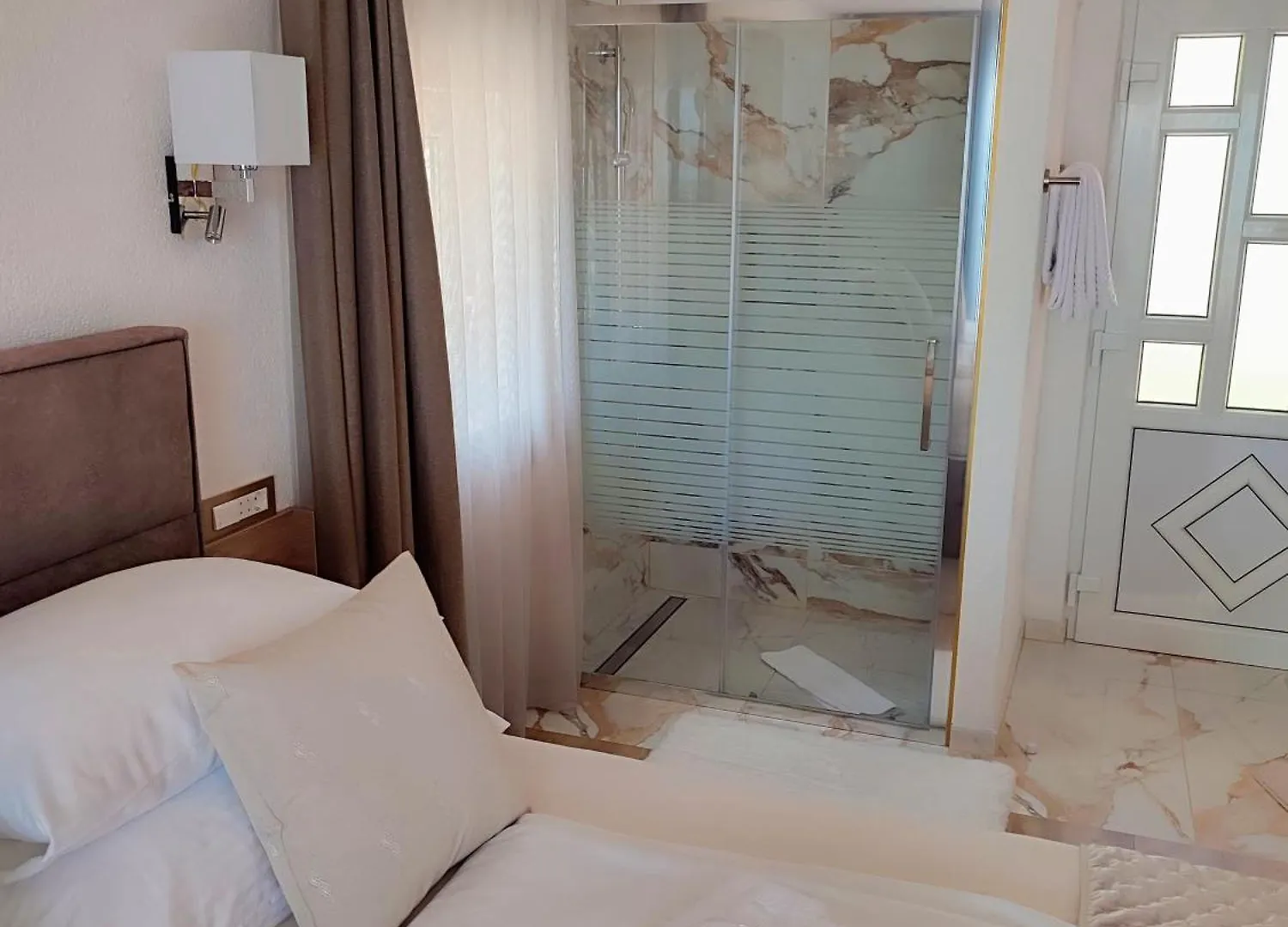 Delux Soba Sa Pogledom Na More, Hidromasaznom Kadom I Balkonom Trogir 0*,