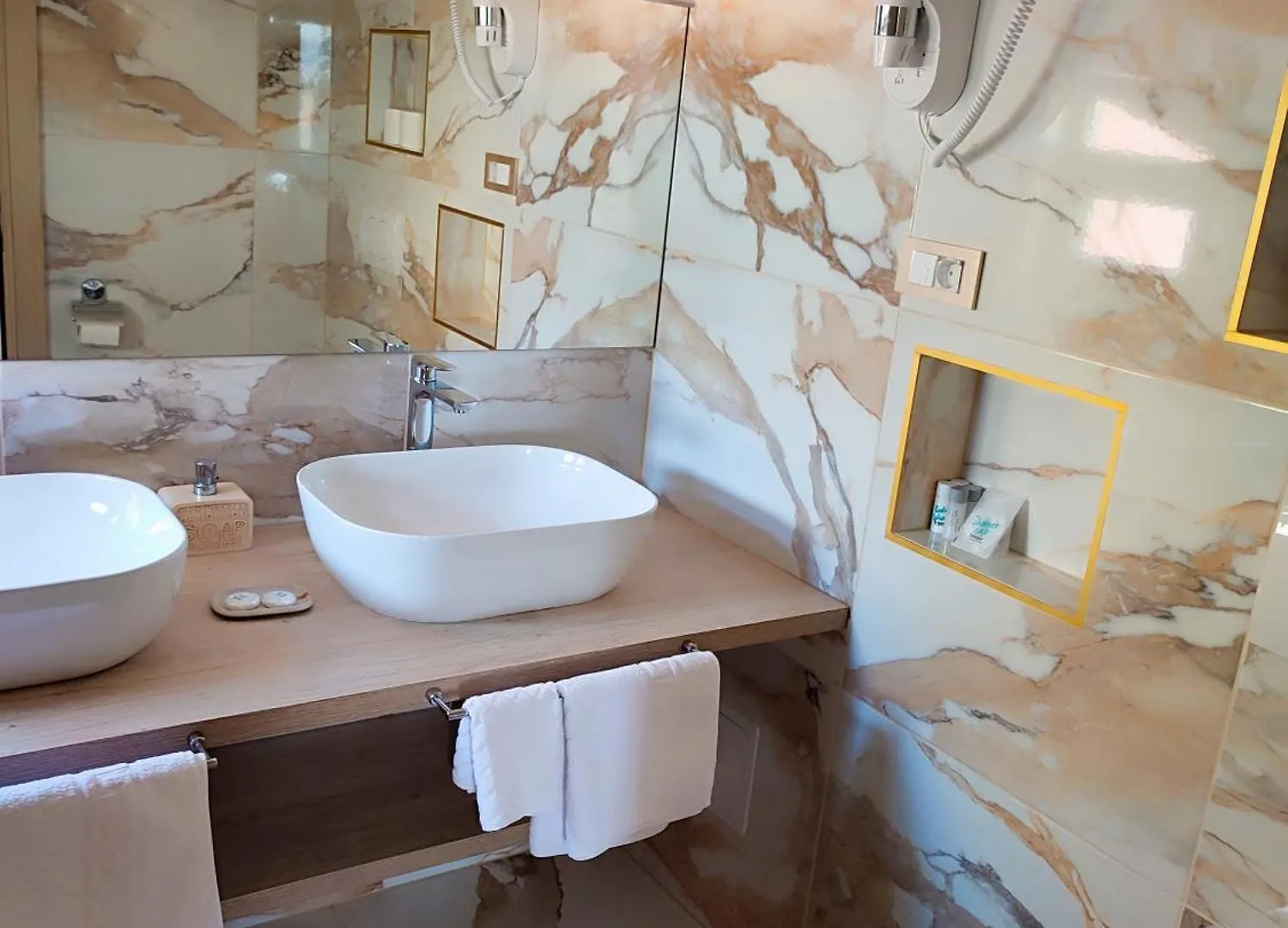 Delux Soba Sa Pogledom Na More, Hidromasaznom Kadom I Balkonom Trogir