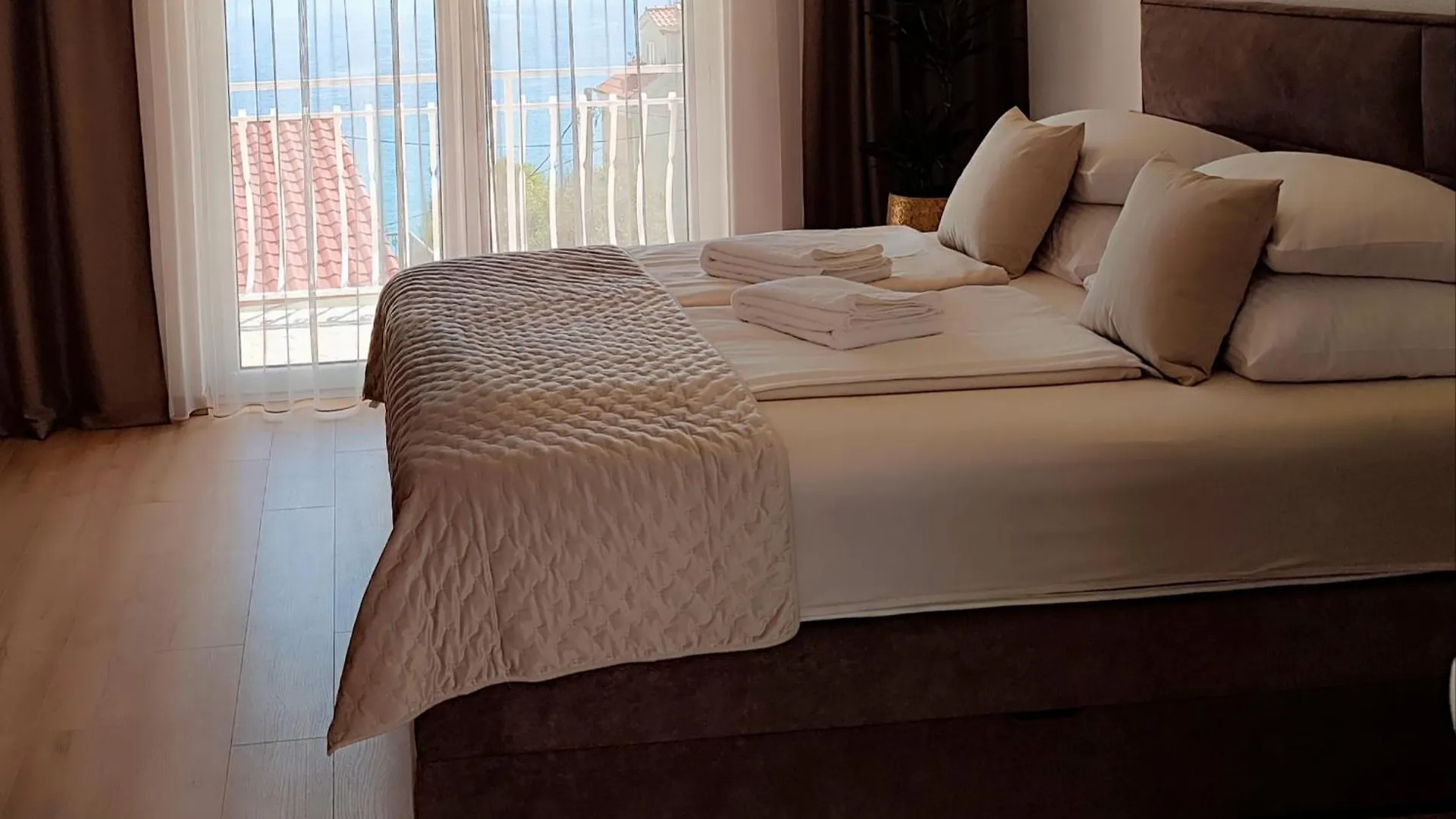 Apartment Delux Soba Sa Pogledom Na More, Hidromasaznom Kadom I Balkonom Trogir Croatia