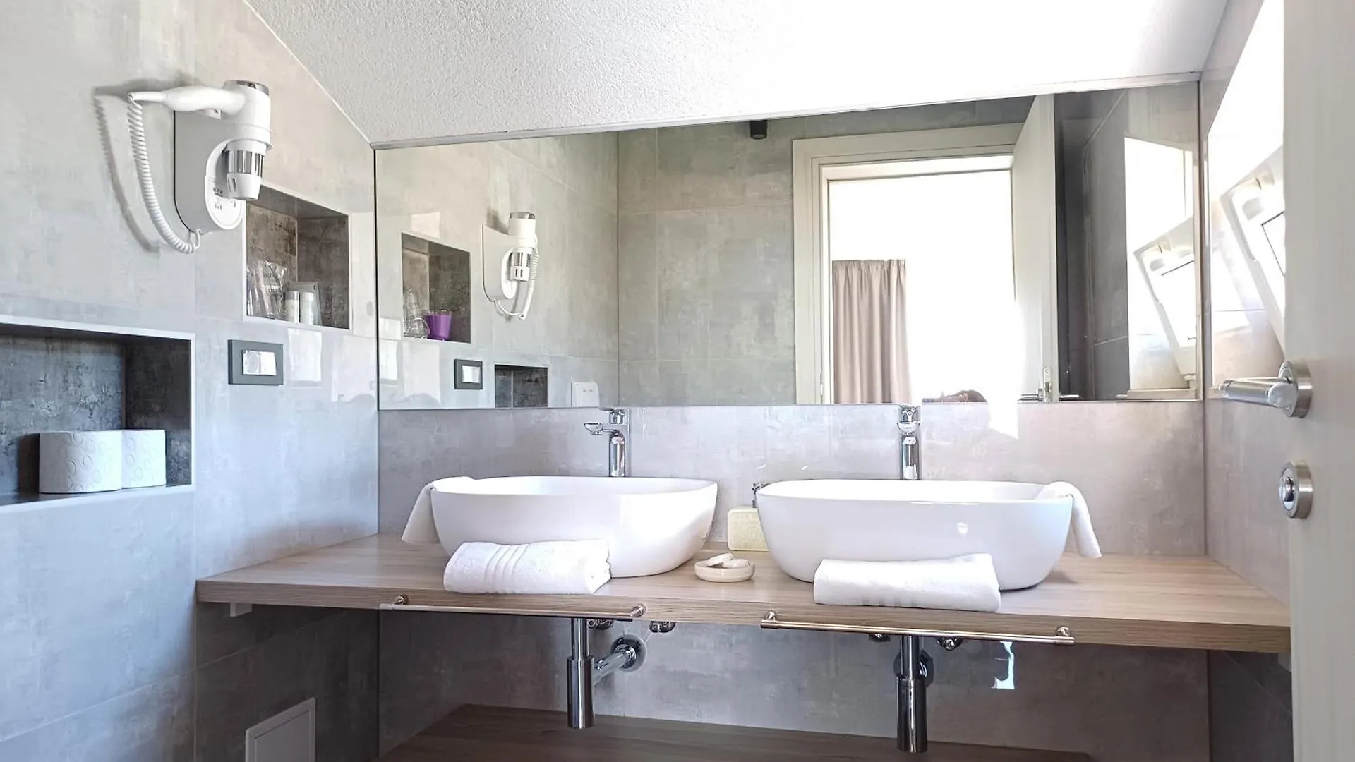 Delux Soba Sa Pogledom Na More, Hidromasaznom Kadom I Balkonom Trogir Apartment