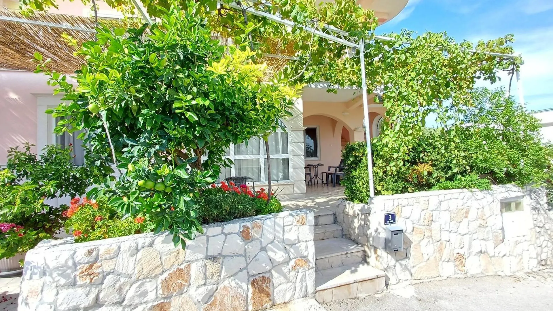 Apartment Delux Soba Sa Pogledom Na More, Hidromasaznom Kadom I Balkonom Trogir